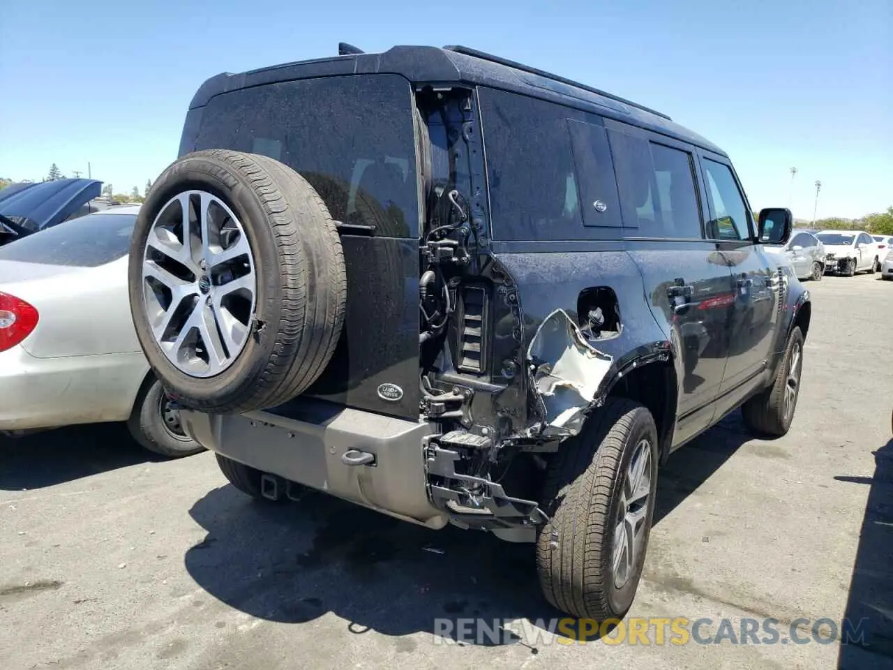 4 Photograph of a damaged car SALE3ERU5M2042361 LAND ROVER DEFENDER 2021