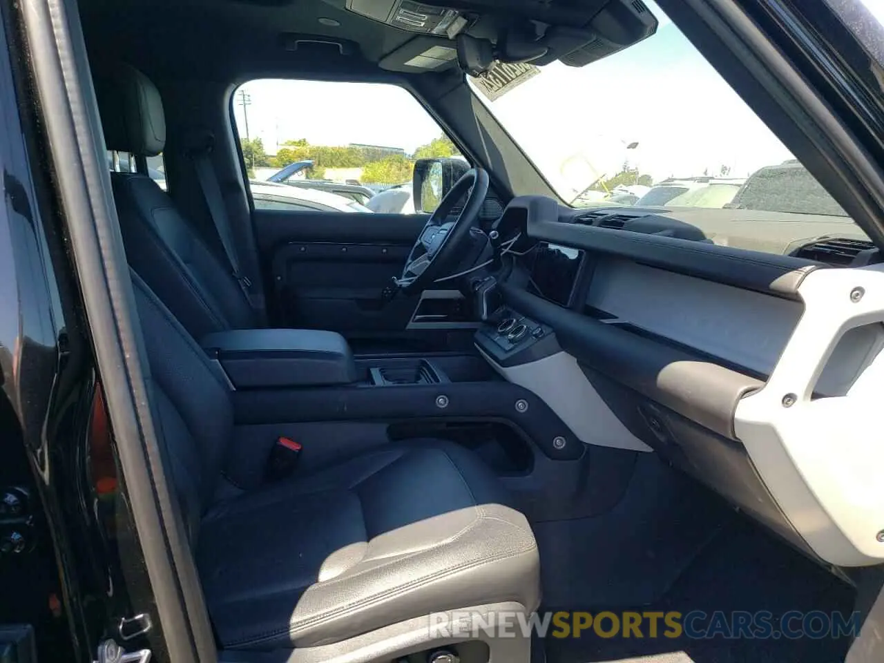 5 Photograph of a damaged car SALE3ERU5M2042361 LAND ROVER DEFENDER 2021