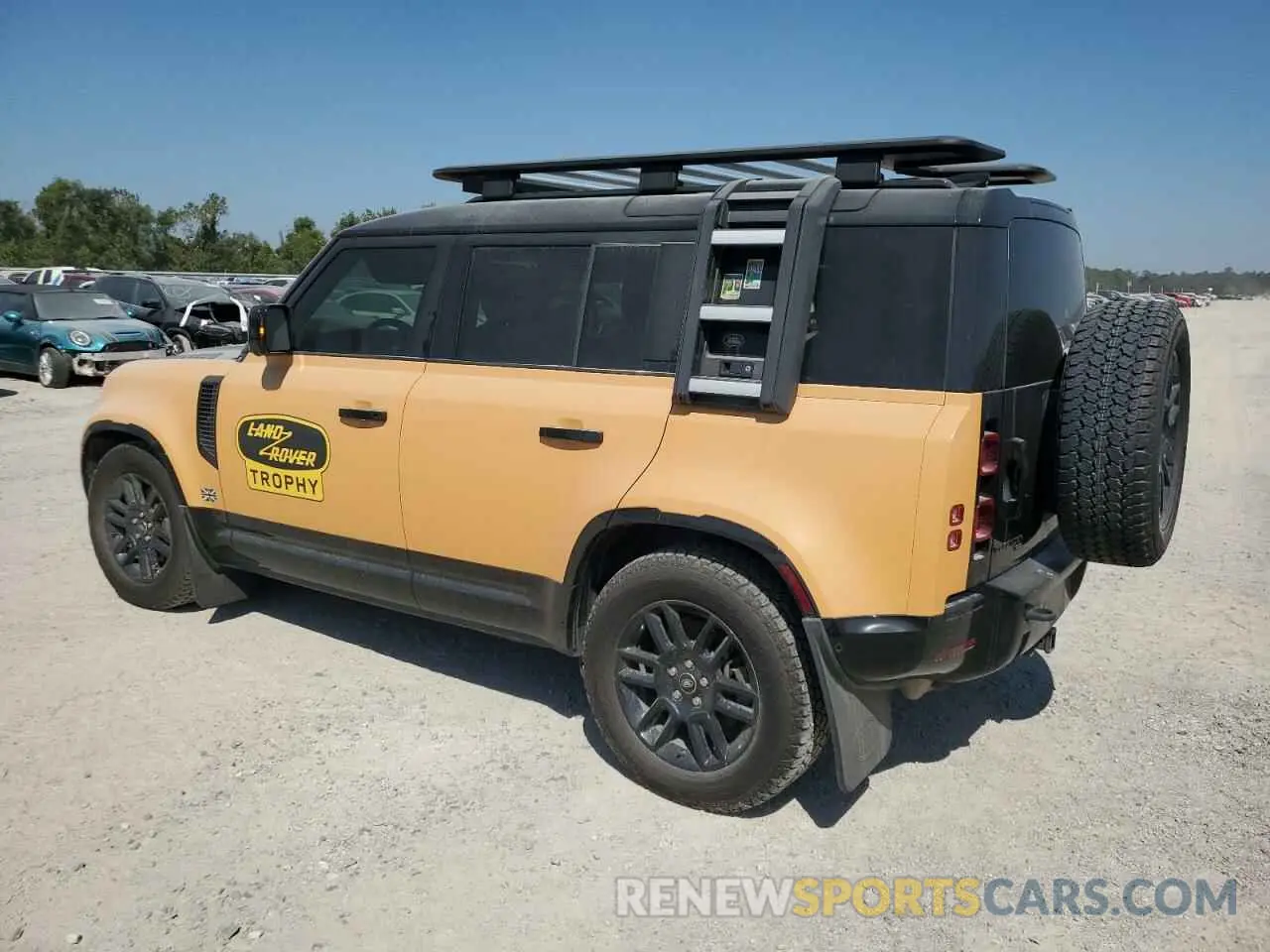 2 Photograph of a damaged car SALE27RUXN2070009 LAND ROVER DEFENDER 2022