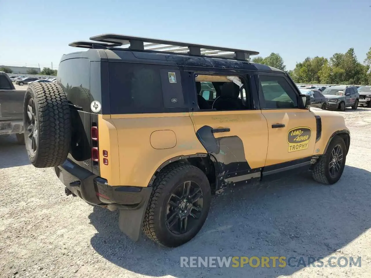 3 Photograph of a damaged car SALE27RUXN2070009 LAND ROVER DEFENDER 2022