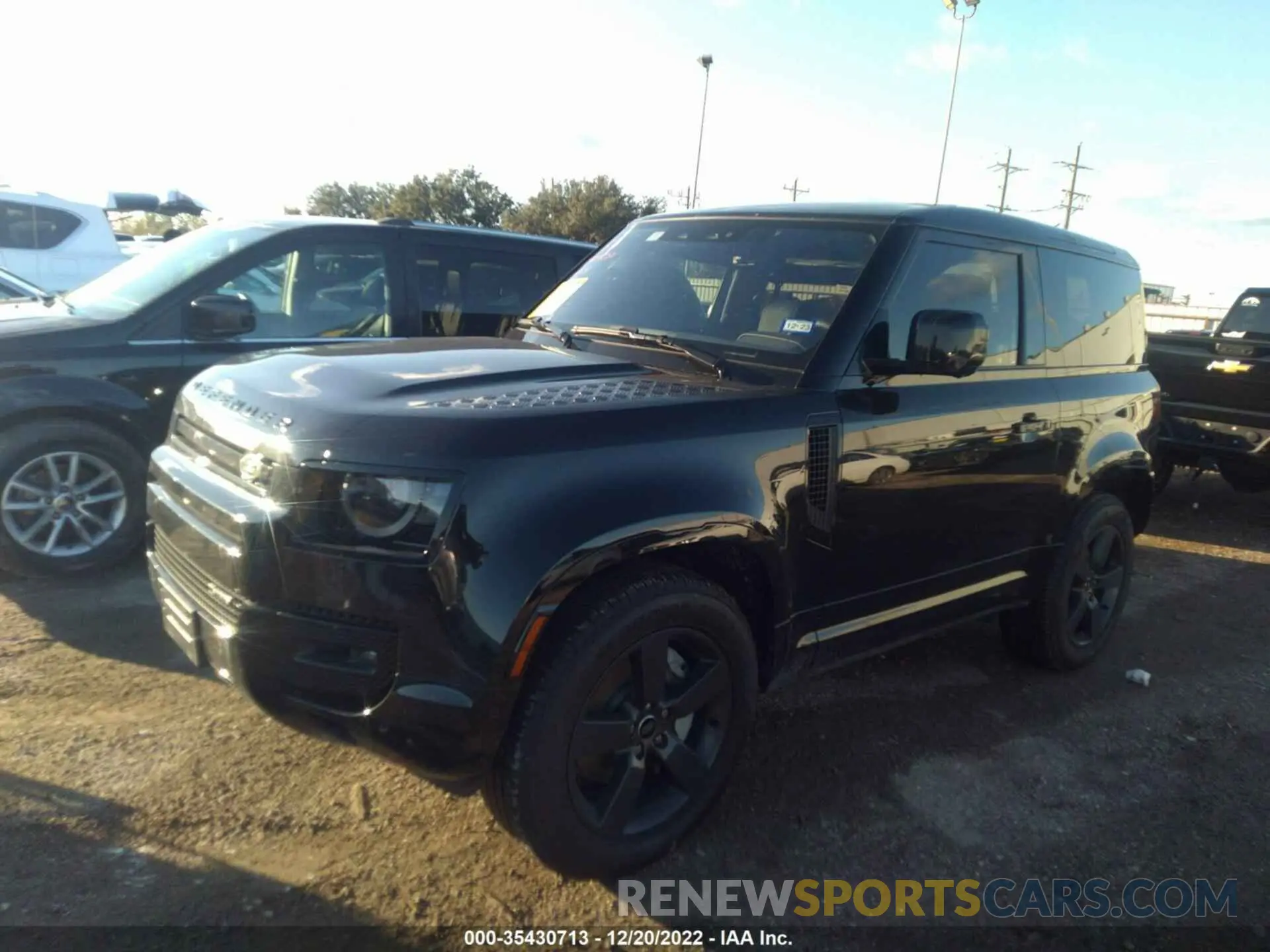 2 Фотография поврежденного автомобиля SALE36RUXN2095080 LAND ROVER DEFENDER 2022