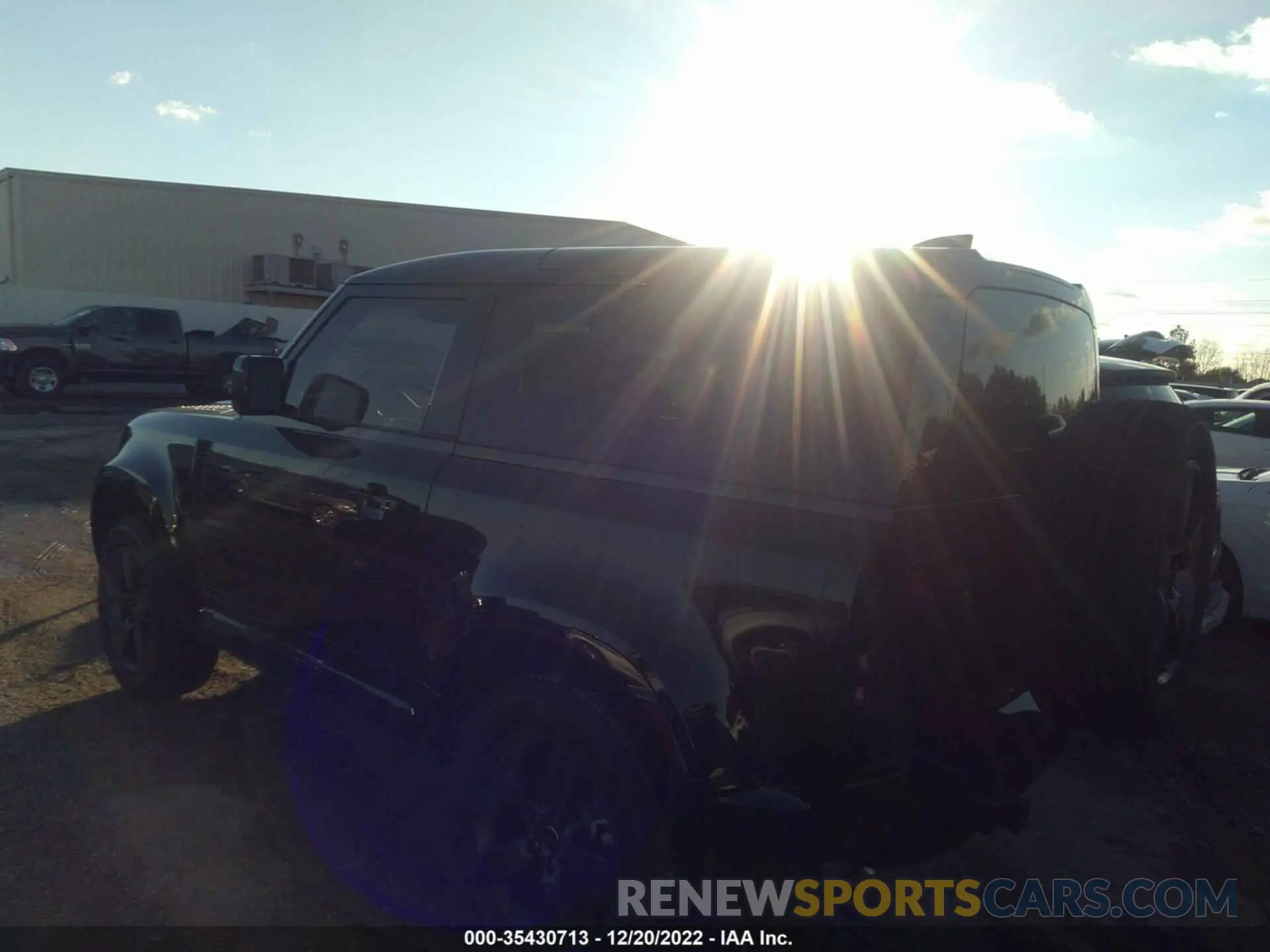 3 Фотография поврежденного автомобиля SALE36RUXN2095080 LAND ROVER DEFENDER 2022