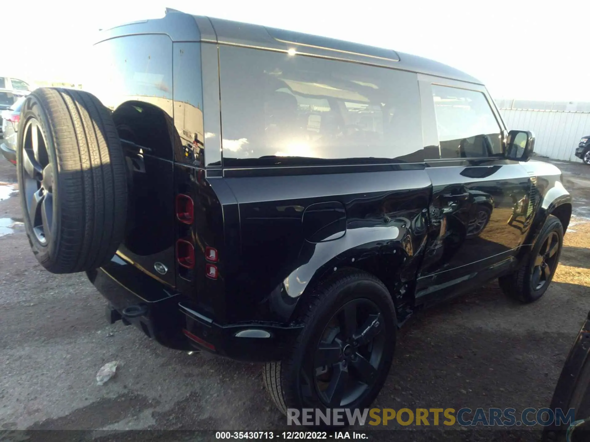 4 Фотография поврежденного автомобиля SALE36RUXN2095080 LAND ROVER DEFENDER 2022