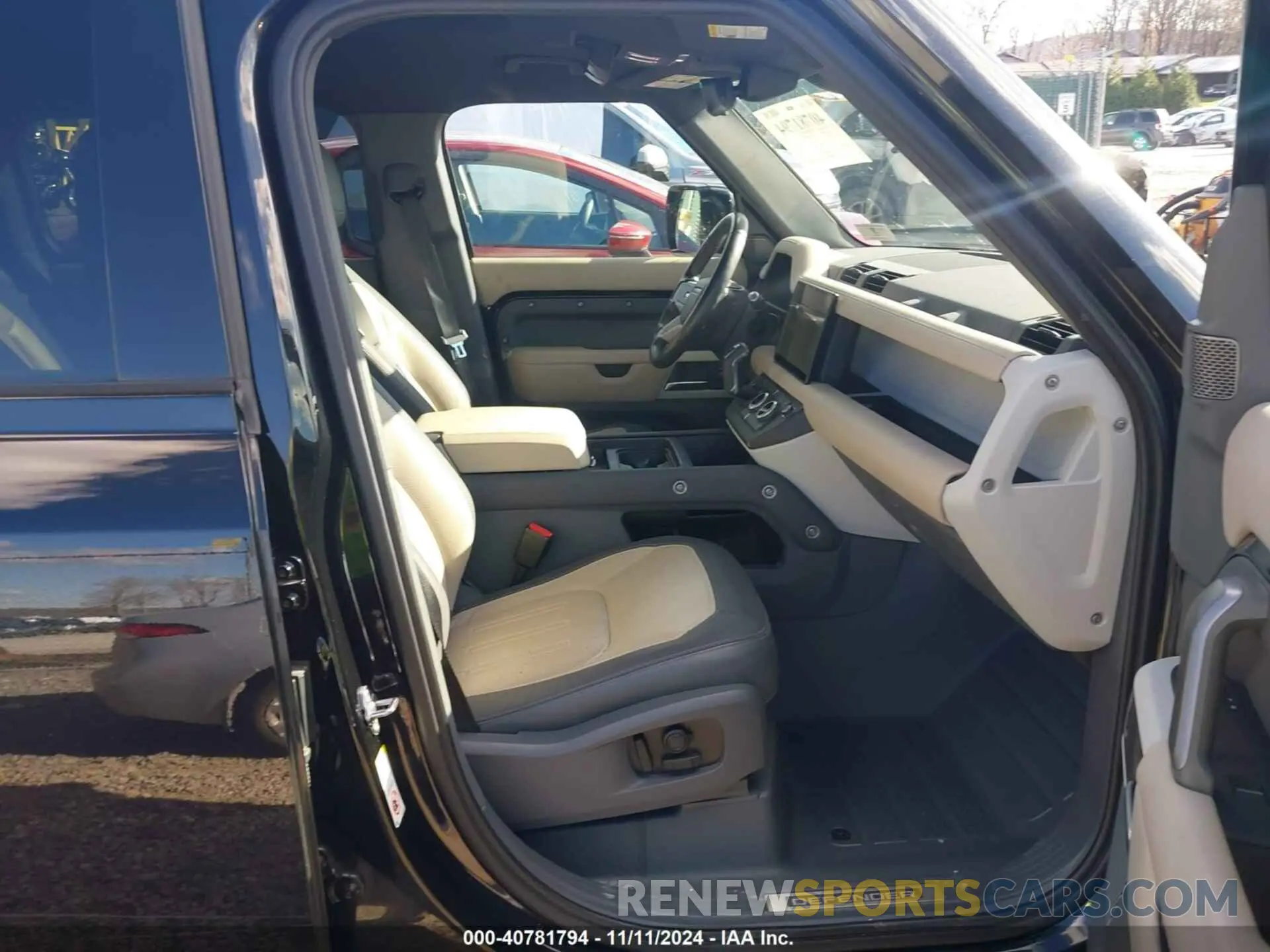 5 Photograph of a damaged car SALE37RU9N2098946 LAND ROVER DEFENDER 2022