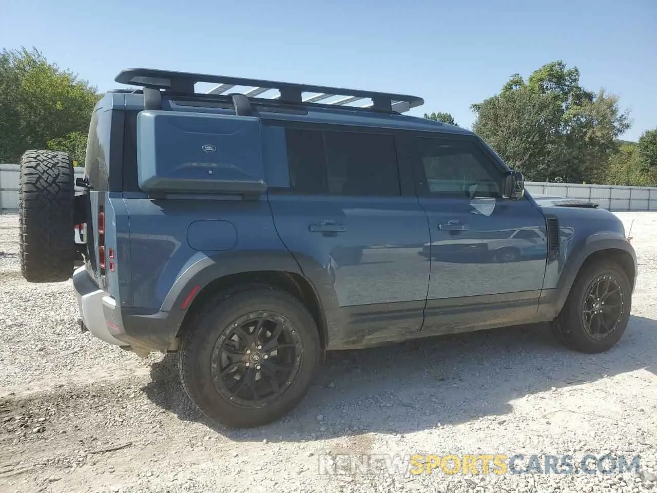 3 Photograph of a damaged car SALEJ7RX1N2090601 LAND ROVER DEFENDER 2022
