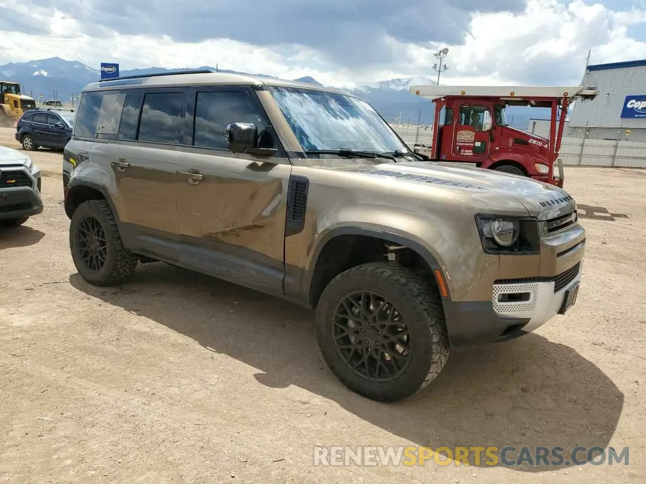 4 Photograph of a damaged car SALEPERUXN2062546 LAND ROVER DEFENDER 2022