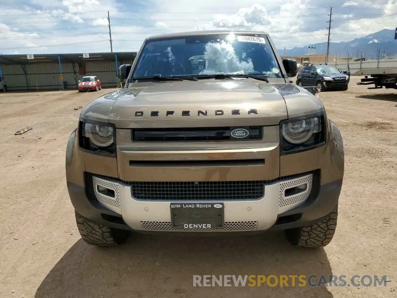 5 Photograph of a damaged car SALEPERUXN2062546 LAND ROVER DEFENDER 2022