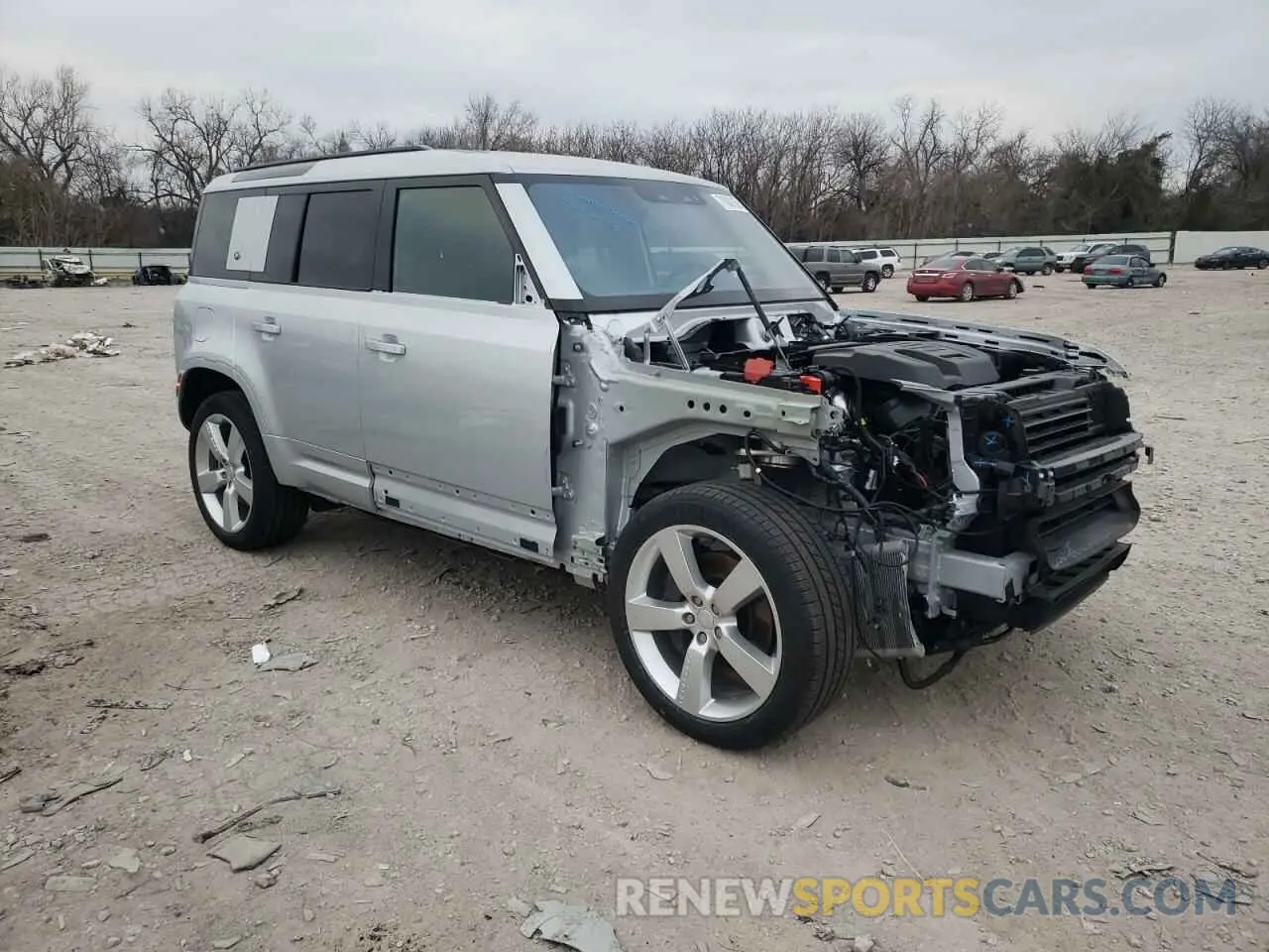 4 Photograph of a damaged car SALEW7RU2N2105551 LAND ROVER DEFENDER 2022