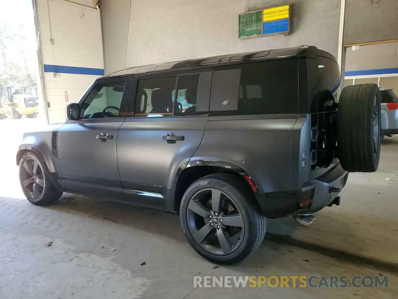 2 Фотография поврежденного автомобиля SALEWEREXN2107089 LAND ROVER DEFENDER 2022