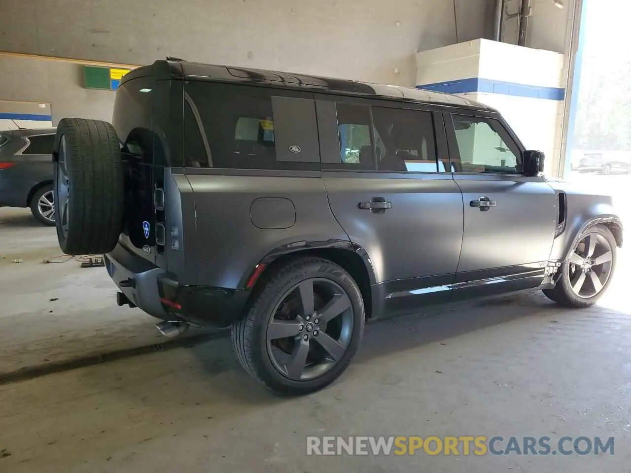 3 Фотография поврежденного автомобиля SALEWEREXN2107089 LAND ROVER DEFENDER 2022