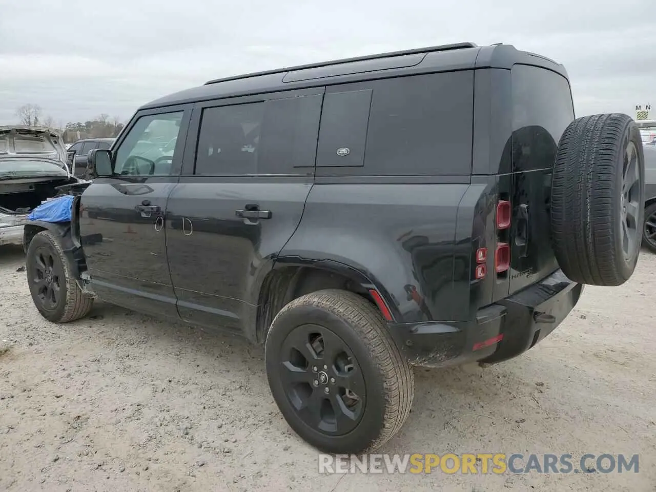2 Фотография поврежденного автомобиля SALE2EEU9P2231950 LAND ROVER DEFENDER 2023