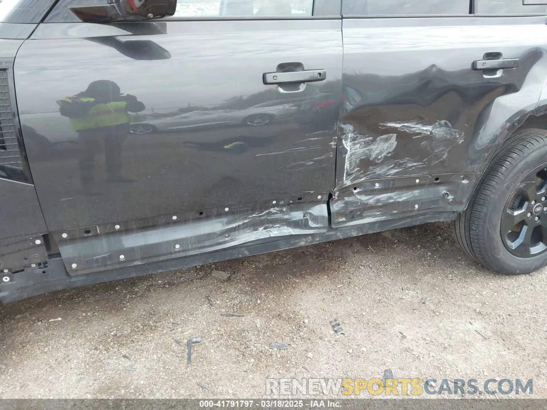 6 Photograph of a damaged car SALEJ7EX4P2239091 LAND ROVER DEFENDER 2023