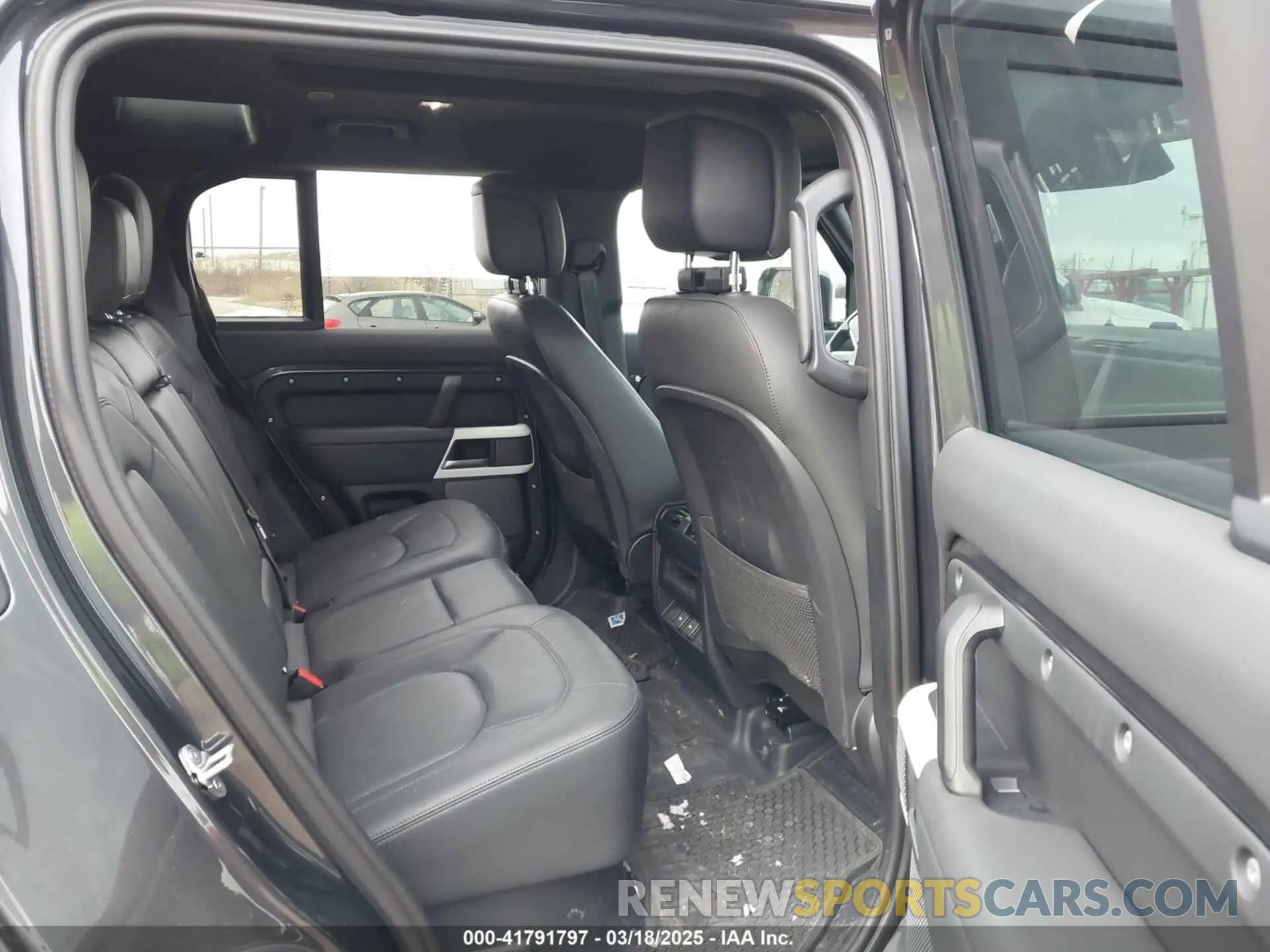 8 Photograph of a damaged car SALEJ7EX4P2239091 LAND ROVER DEFENDER 2023