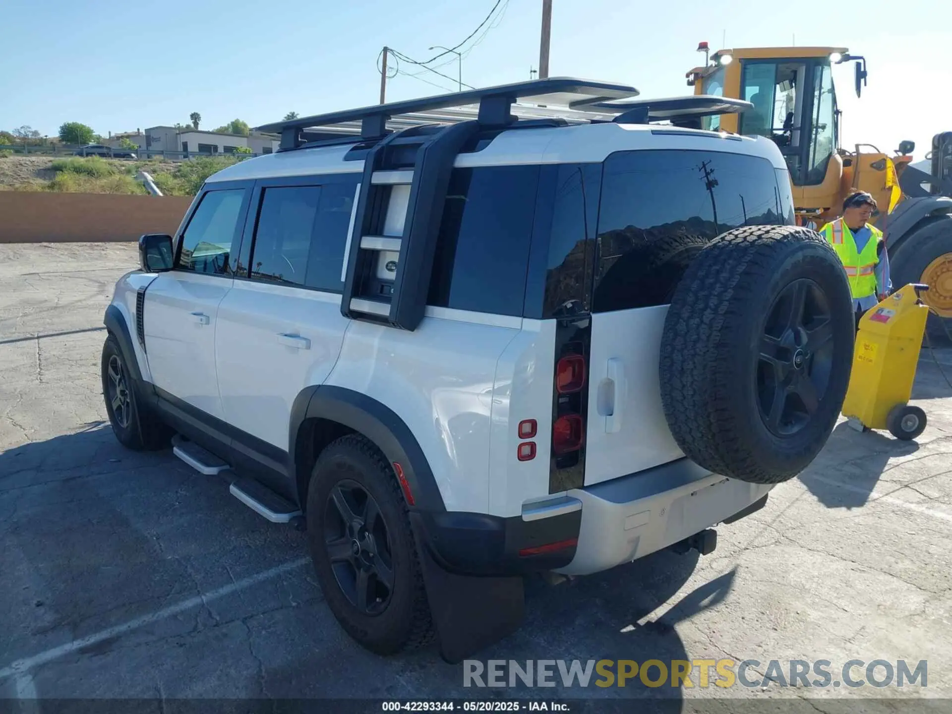 3 Фотография поврежденного автомобиля SALEJ7EX8P2110657 LAND ROVER DEFENDER 2023