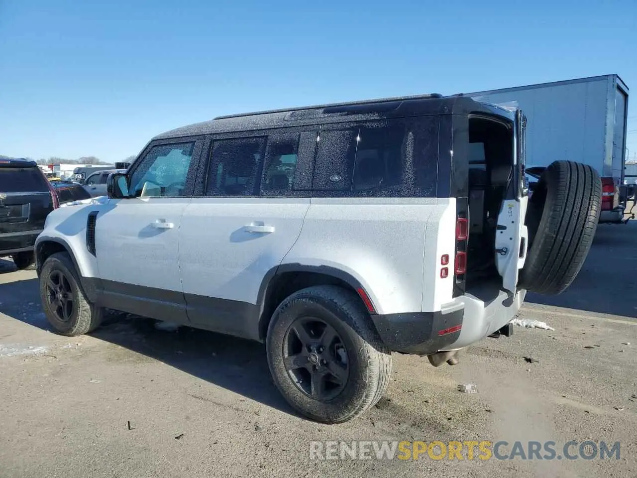 2 Фотография поврежденного автомобиля SALEJ7EXXP2124365 LAND ROVER DEFENDER 2023