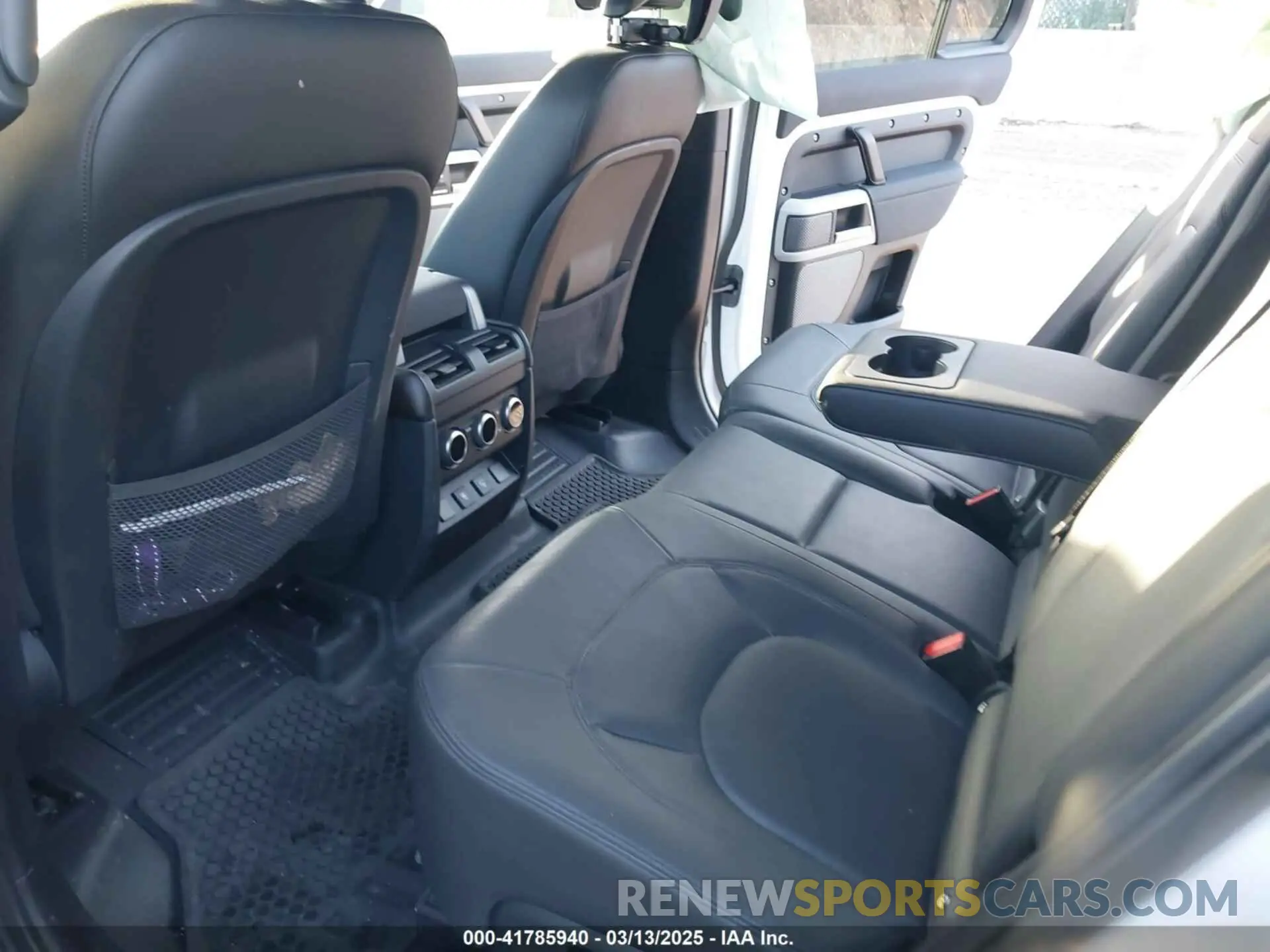 8 Фотография поврежденного автомобиля SALEJEEX9P2146961 LAND ROVER DEFENDER 2023