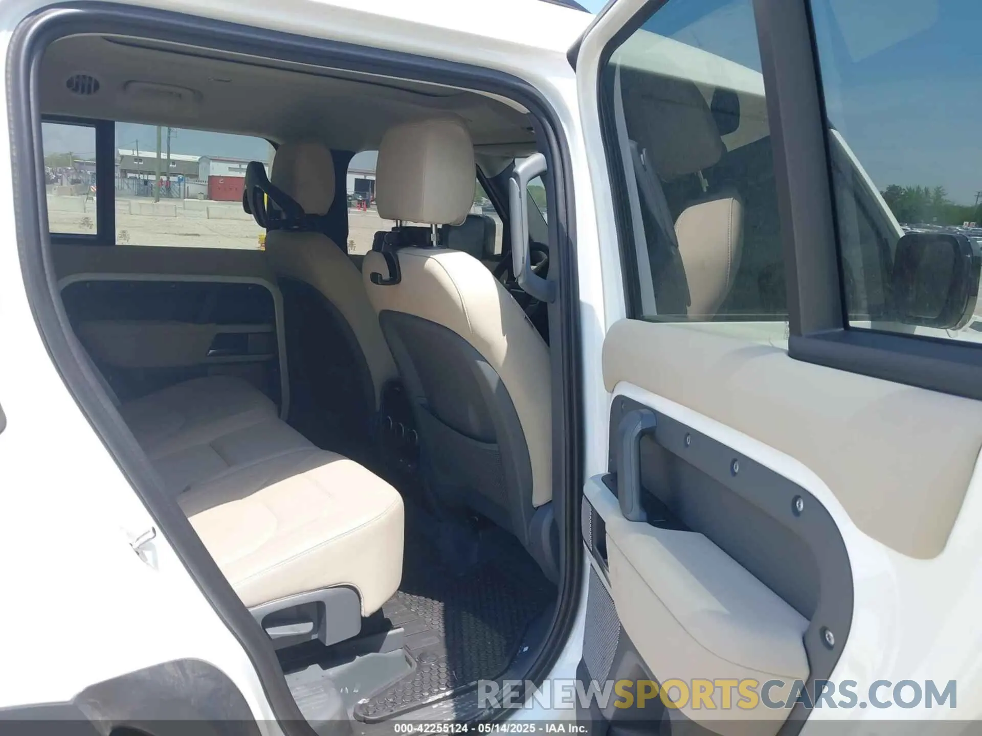 8 Фотография поврежденного автомобиля SALEPFEU4P2221611 LAND ROVER DEFENDER 2023
