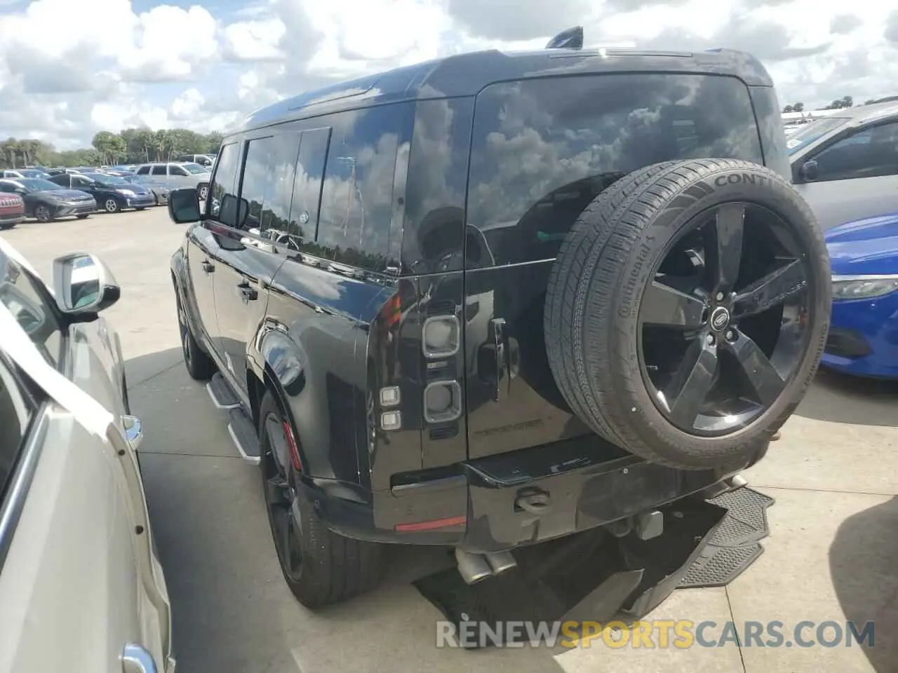 2 Photograph of a damaged car SALEWEEE5P2216679 LAND ROVER DEFENDER 2023