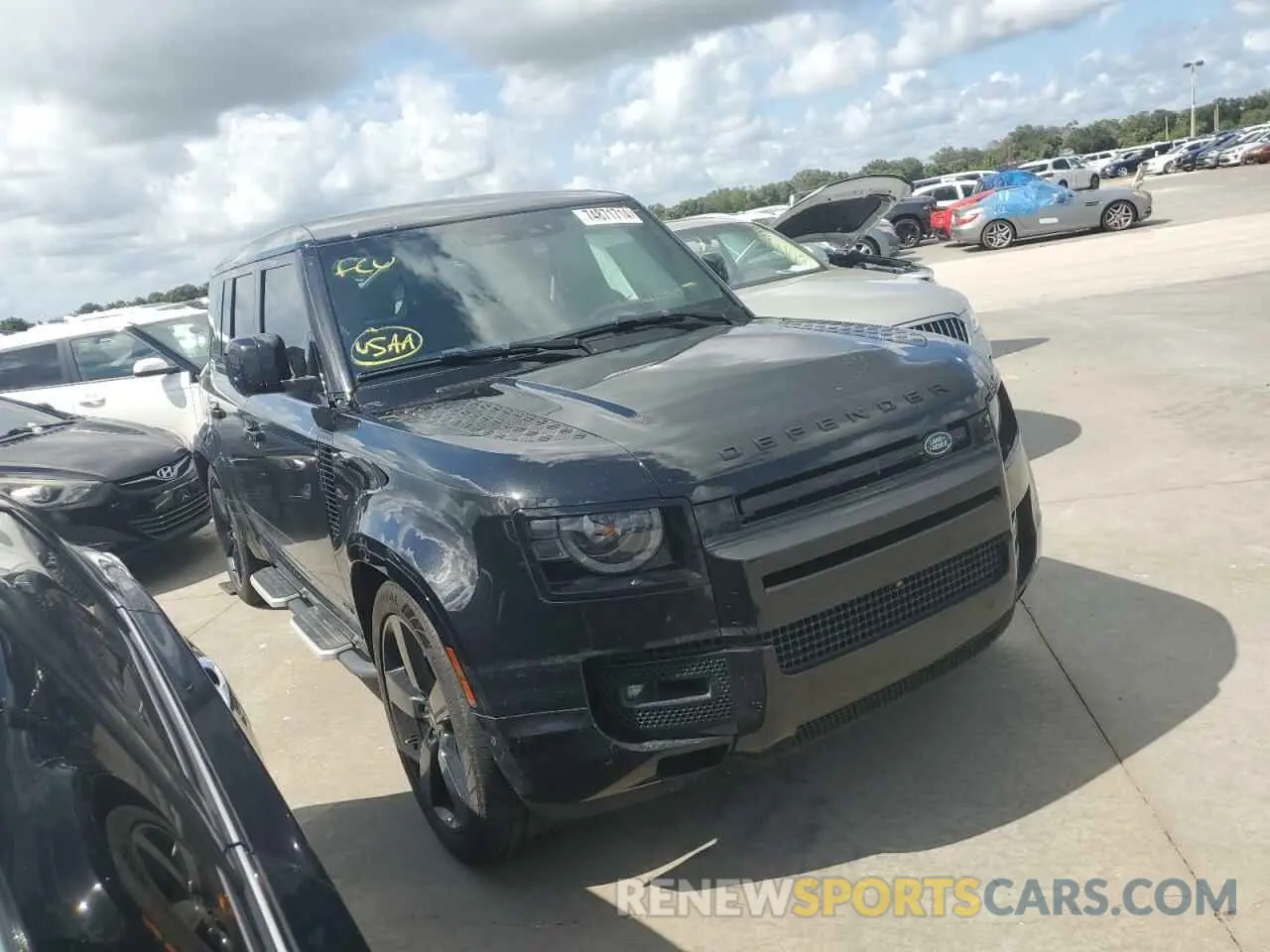 4 Photograph of a damaged car SALEWEEE5P2216679 LAND ROVER DEFENDER 2023