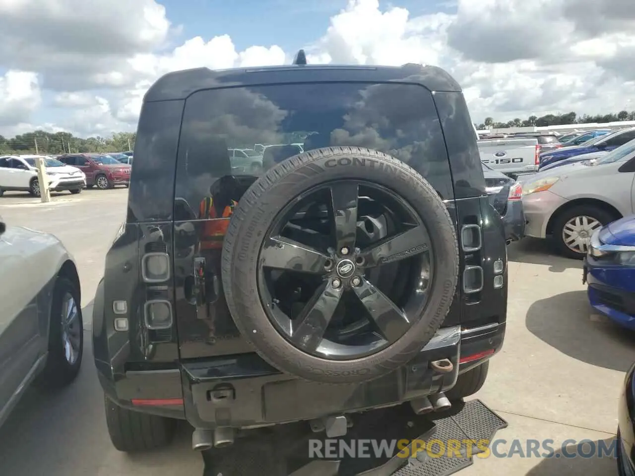6 Photograph of a damaged car SALEWEEE5P2216679 LAND ROVER DEFENDER 2023