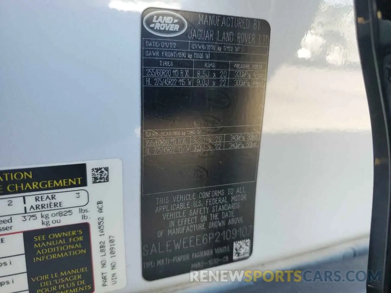 13 Photograph of a damaged car SALEWEEE6P2109107 LAND ROVER DEFENDER 2023
