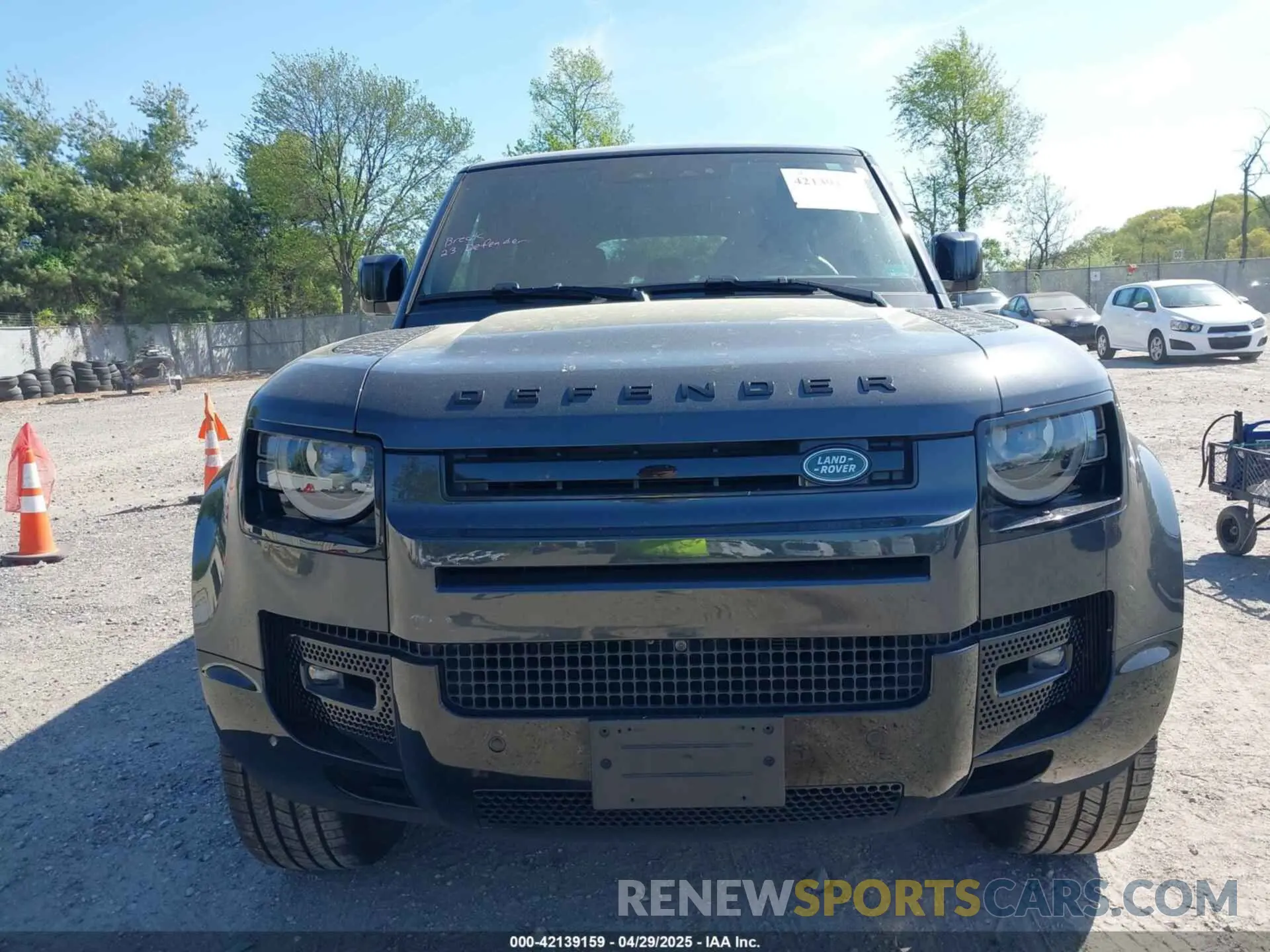 12 Photograph of a damaged car SALEWEEE8P2196668 LAND ROVER DEFENDER 2023