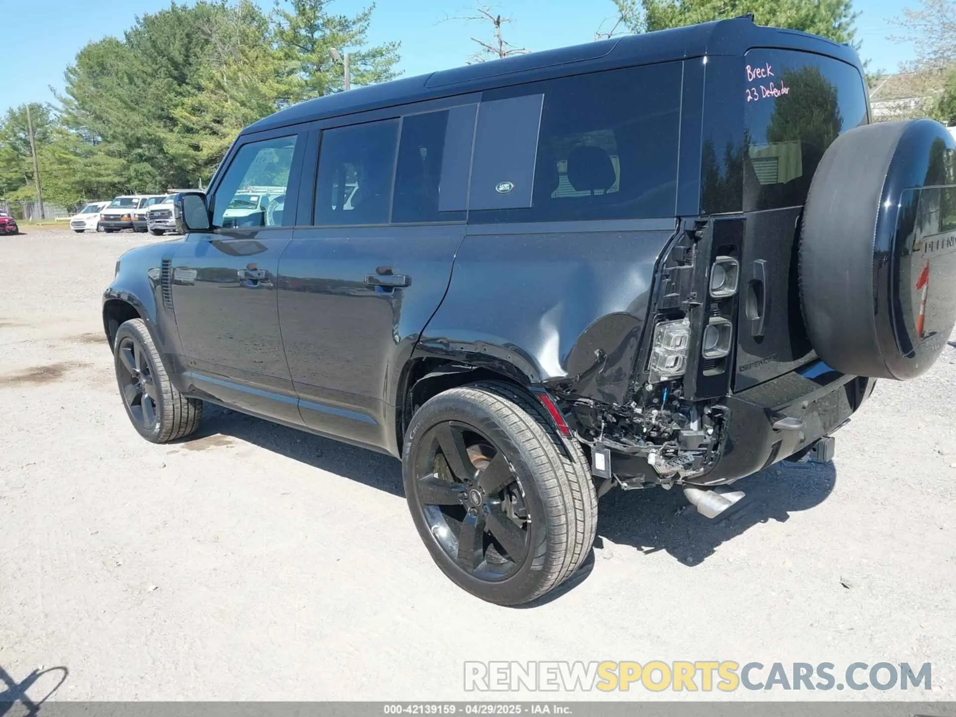 3 Photograph of a damaged car SALEWEEE8P2196668 LAND ROVER DEFENDER 2023