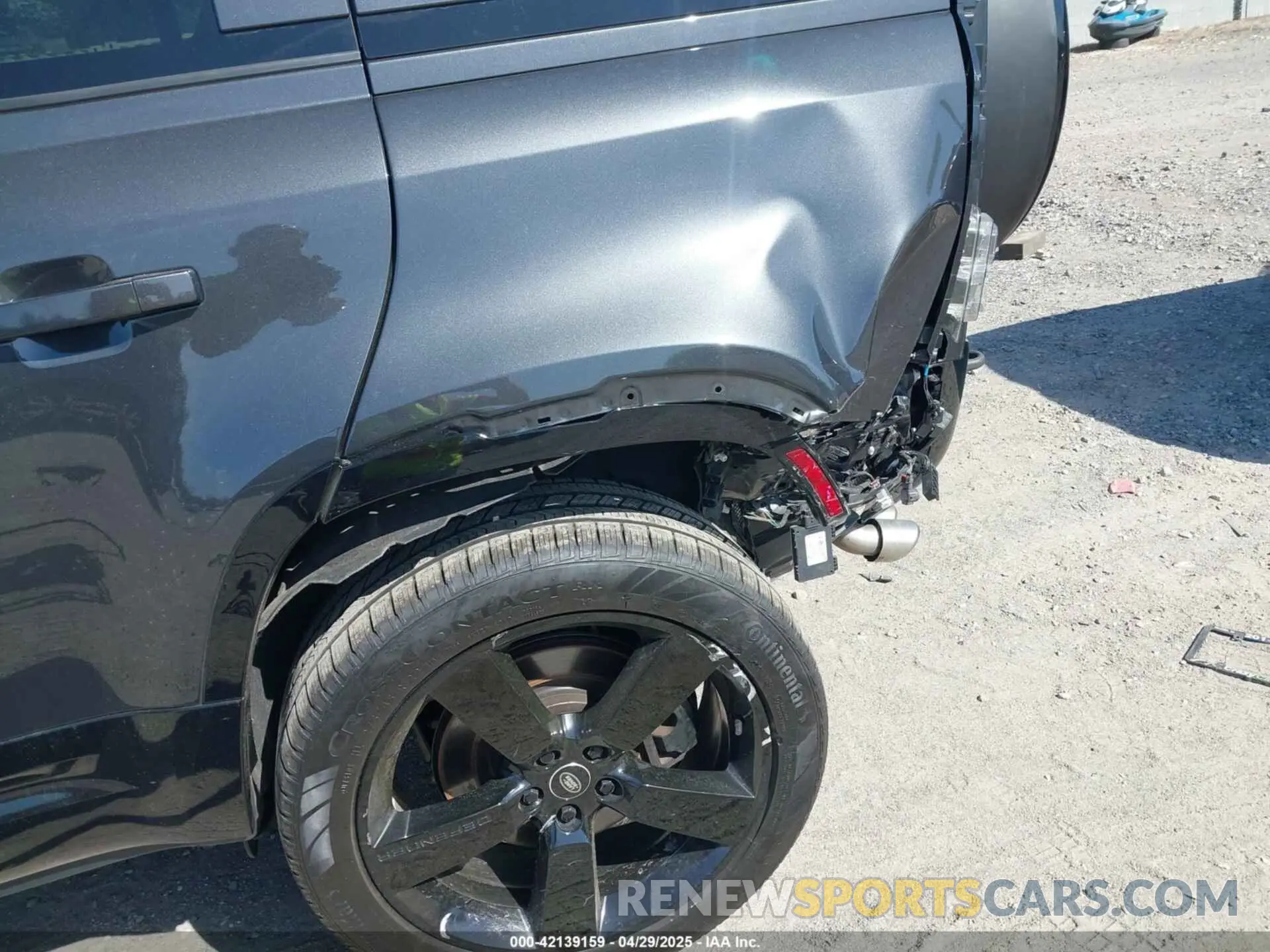 6 Photograph of a damaged car SALEWEEE8P2196668 LAND ROVER DEFENDER 2023