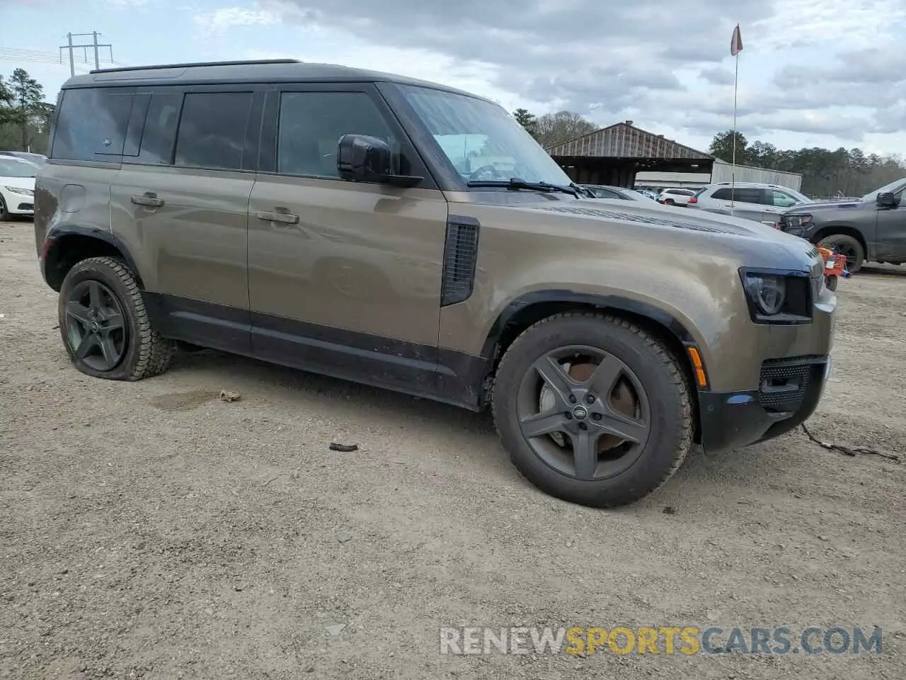 4 Photograph of a damaged car SALE27EU4R2268659 LAND ROVER DEFENDER 2024