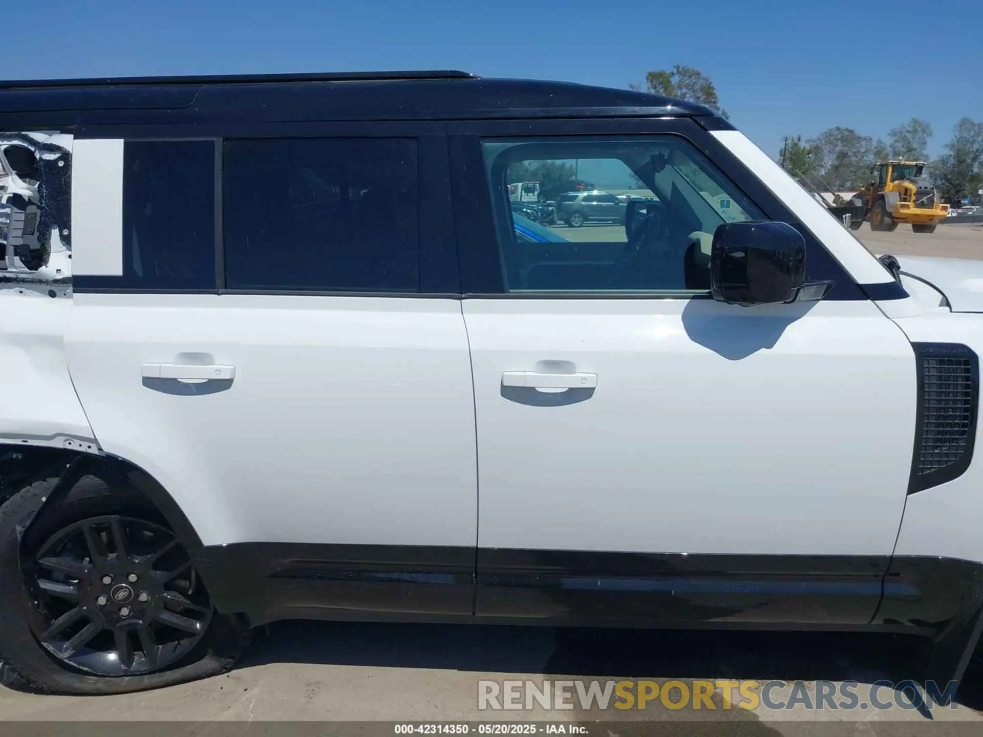 12 Photograph of a damaged car SALE27EU5R2352344 LAND ROVER DEFENDER 2024