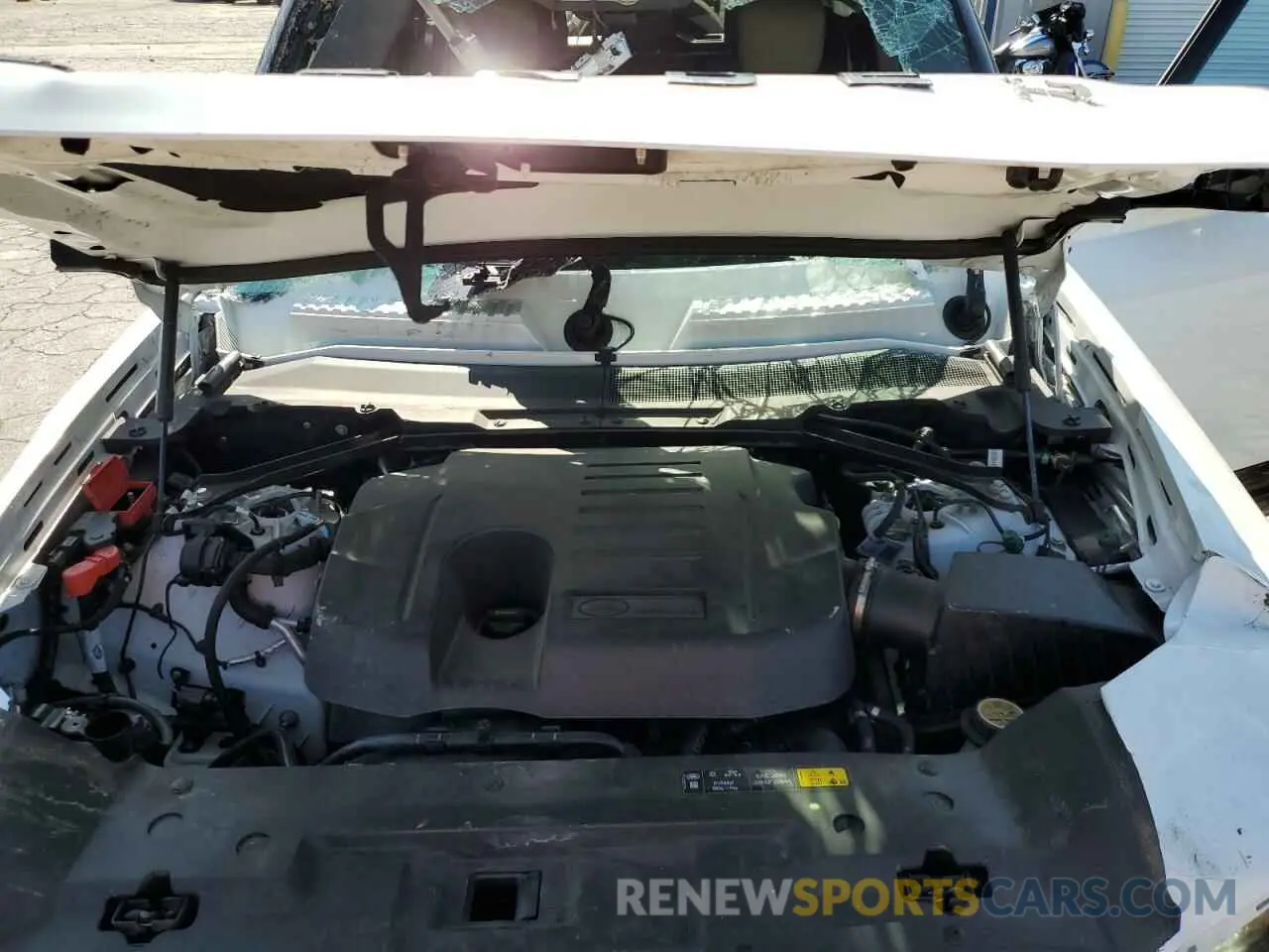 13 Photograph of a damaged car SALE27EUXR2245788 LAND ROVER DEFENDER 2024