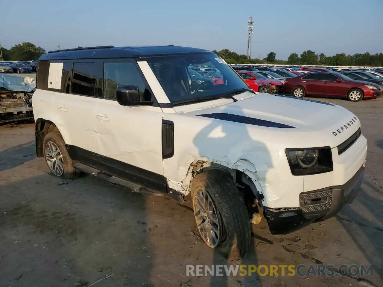 4 Photograph of a damaged car SALE2EEU0R2281574 LAND ROVER DEFENDER 2024