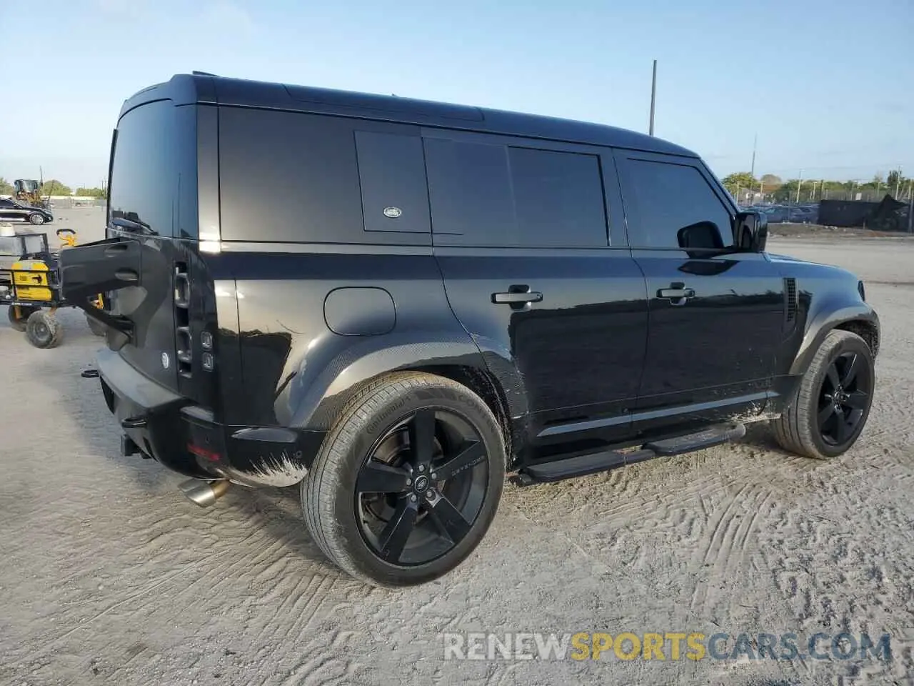 3 Photograph of a damaged car SALEBEEE2R2291306 LAND ROVER DEFENDER 2024