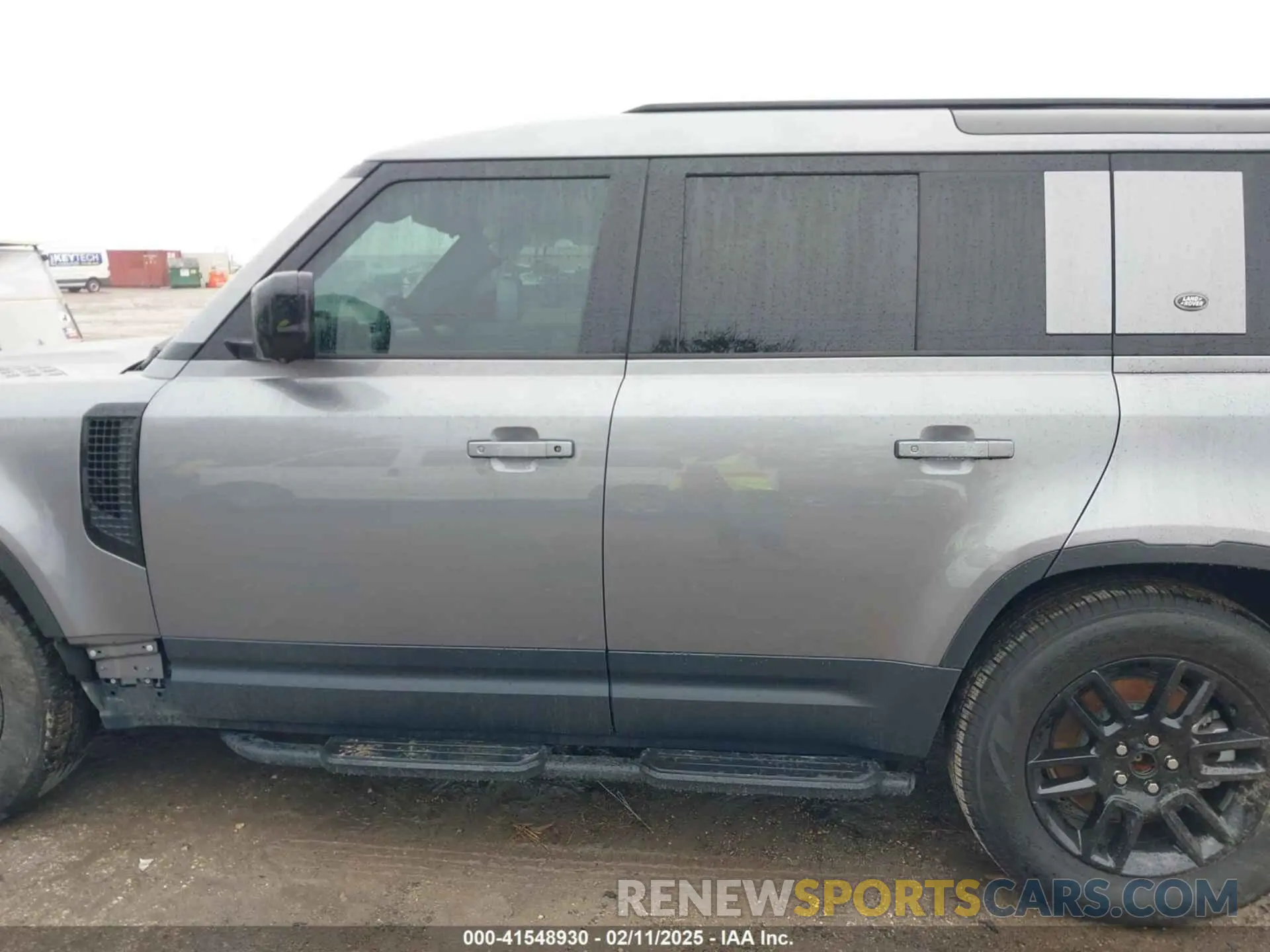 15 Photograph of a damaged car SALEJEEU9R2312923 LAND ROVER DEFENDER 2024