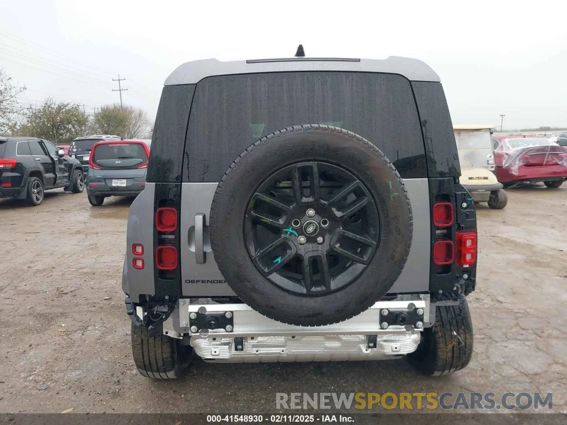 17 Photograph of a damaged car SALEJEEU9R2312923 LAND ROVER DEFENDER 2024