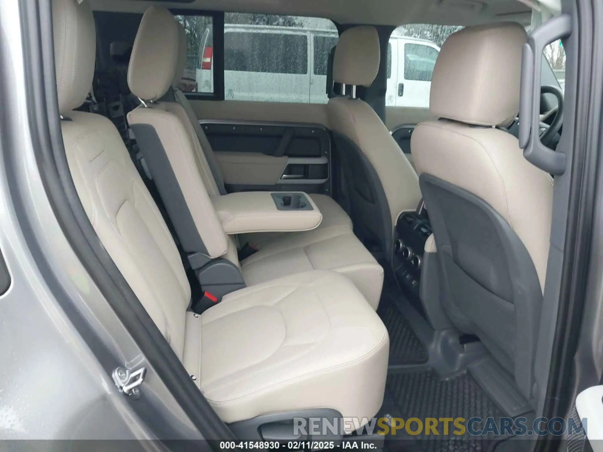 8 Photograph of a damaged car SALEJEEU9R2312923 LAND ROVER DEFENDER 2024