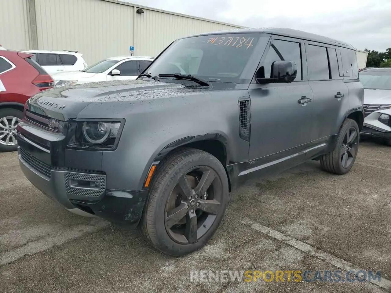 1 Фотография поврежденного автомобиля SALEWEEE4R2330773 LAND ROVER DEFENDER 2024