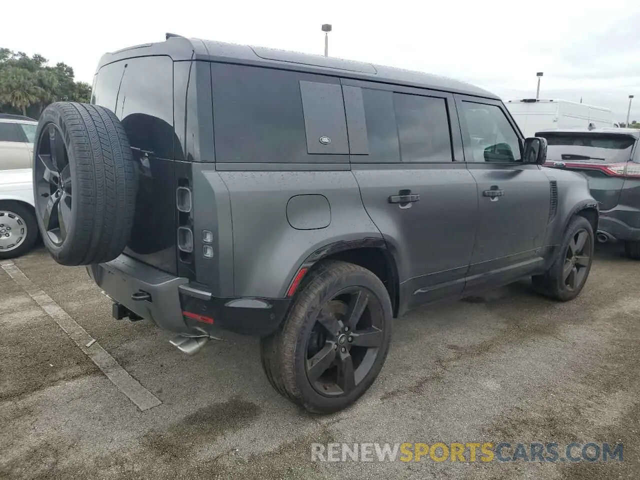 3 Фотография поврежденного автомобиля SALEWEEE4R2330773 LAND ROVER DEFENDER 2024