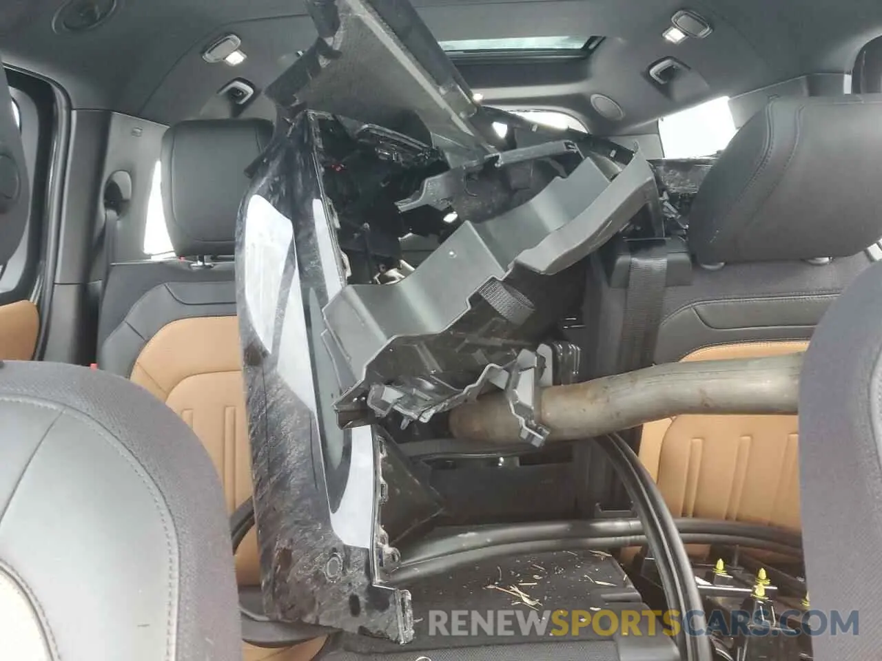 10 Photograph of a damaged car SALEXFEU3R2356517 LAND ROVER DEFENDER 2024