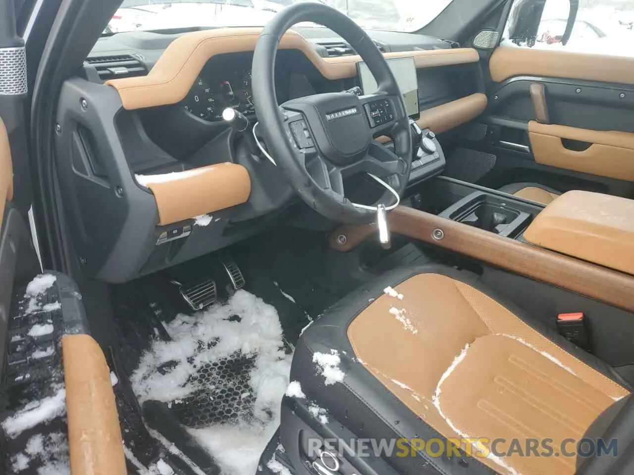 8 Photograph of a damaged car SALEXFEU3R2356517 LAND ROVER DEFENDER 2024