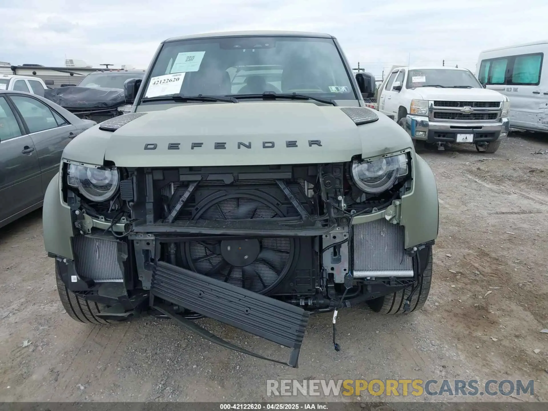 12 Photograph of a damaged car SALE2EFE8S2357717 LAND ROVER DEFENDER 2025