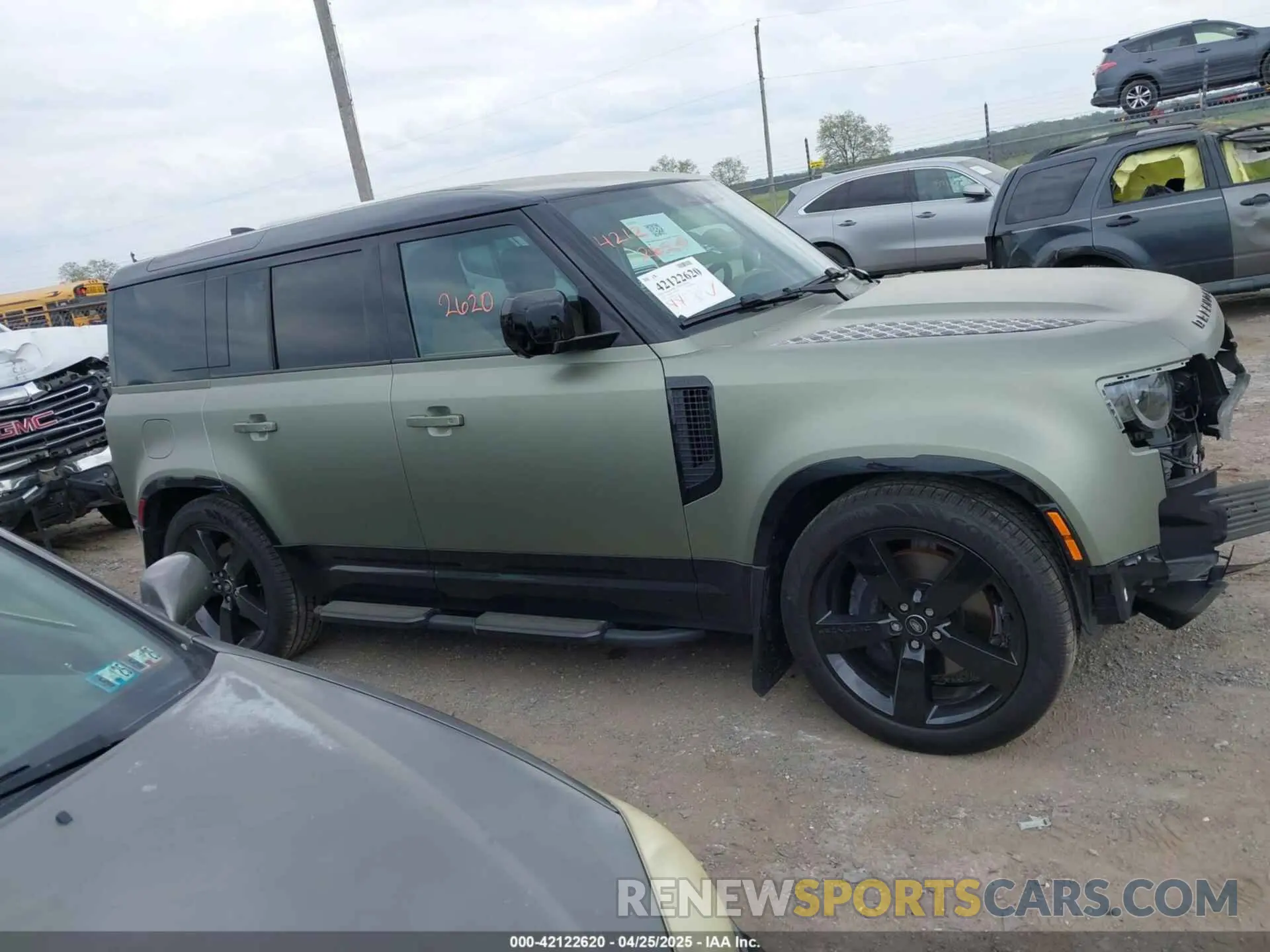 13 Photograph of a damaged car SALE2EFE8S2357717 LAND ROVER DEFENDER 2025