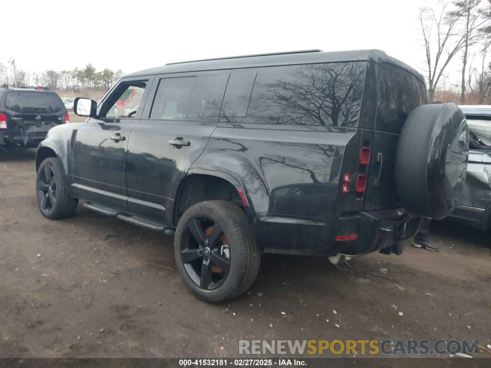3 Фотография поврежденного автомобиля SALE2FEU3S2385830 LAND ROVER DEFENDER 2025
