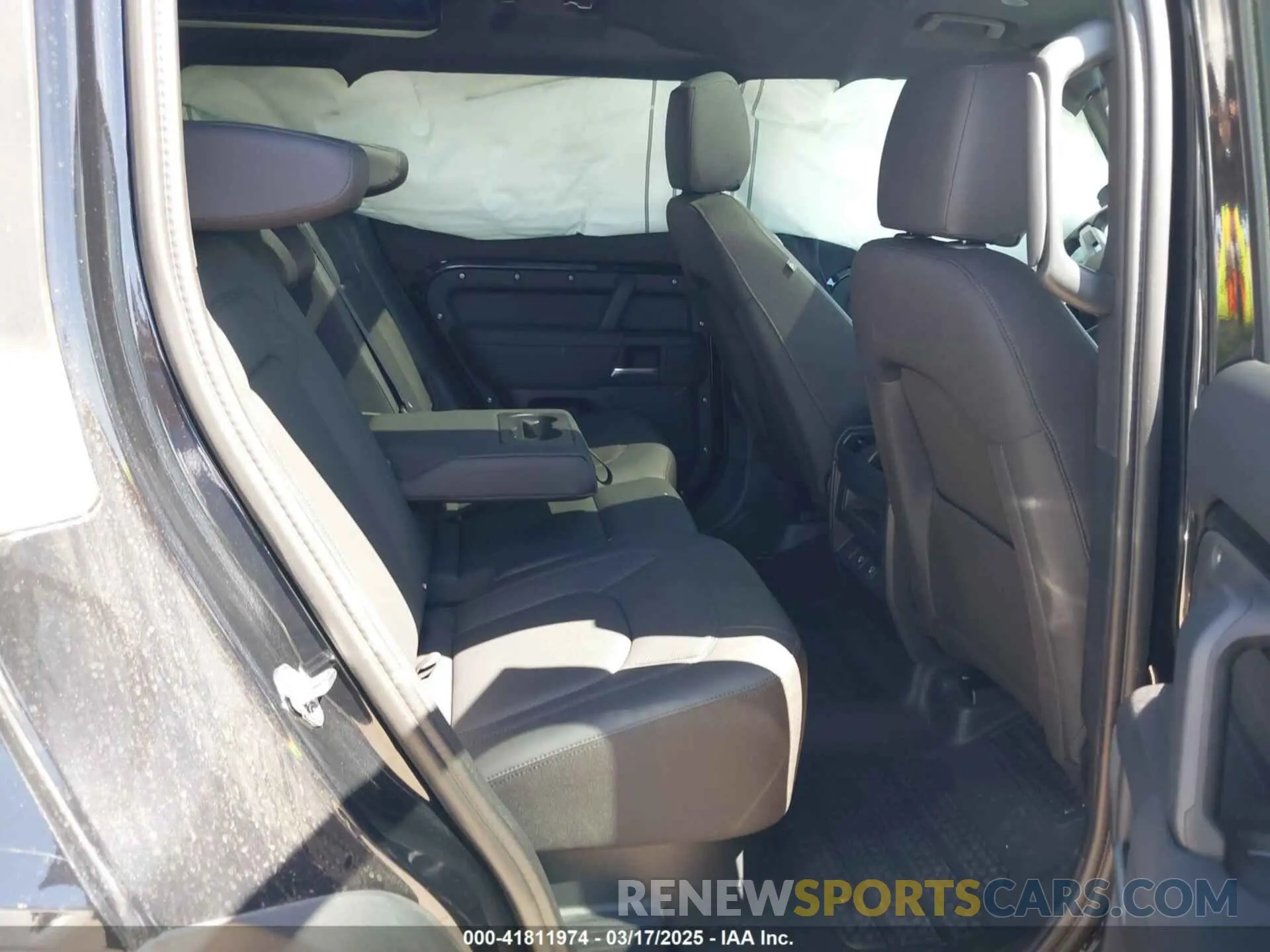 8 Photograph of a damaged car SALEJ7EX0S2386159 LAND ROVER DEFENDER 2025