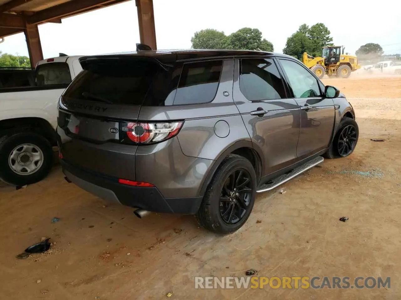 4 Photograph of a damaged car SALCP2FX1KH826006 LAND ROVER DISCOVERY 2019