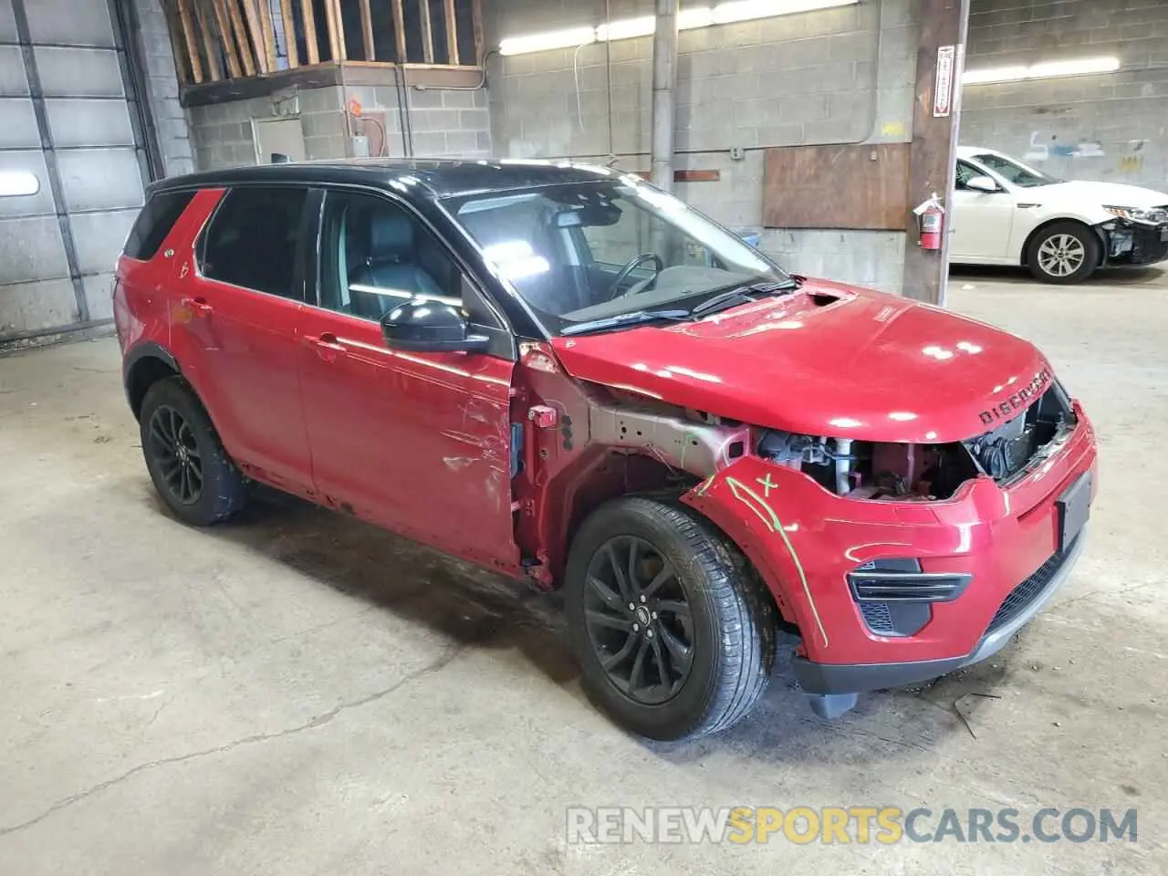 4 Photograph of a damaged car SALCP2FX5KH829488 LAND ROVER DISCOVERY 2019