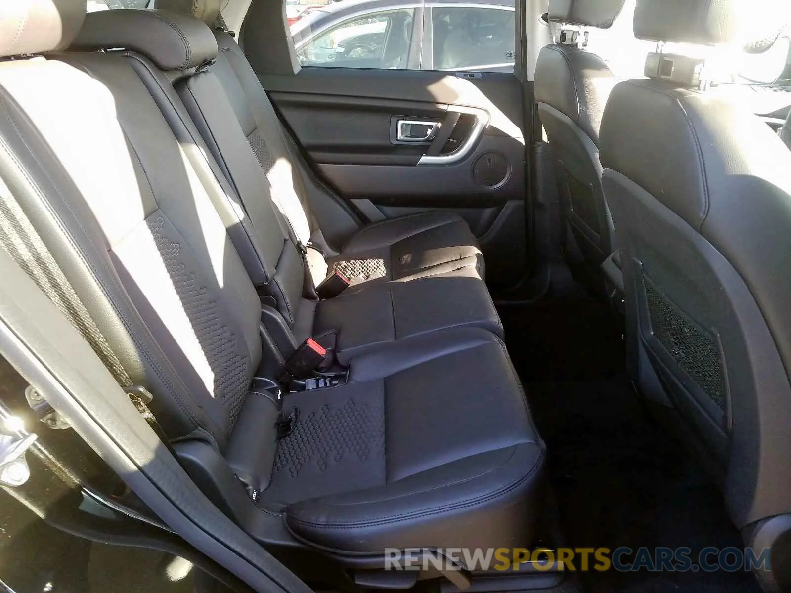 6 Photograph of a damaged car SALCP2FX6KH828947 LAND ROVER DISCOVERY 2019