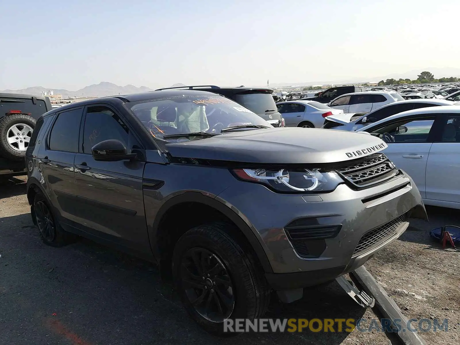 1 Photograph of a damaged car SALCP2FXXKH795192 LAND ROVER DISCOVERY 2019