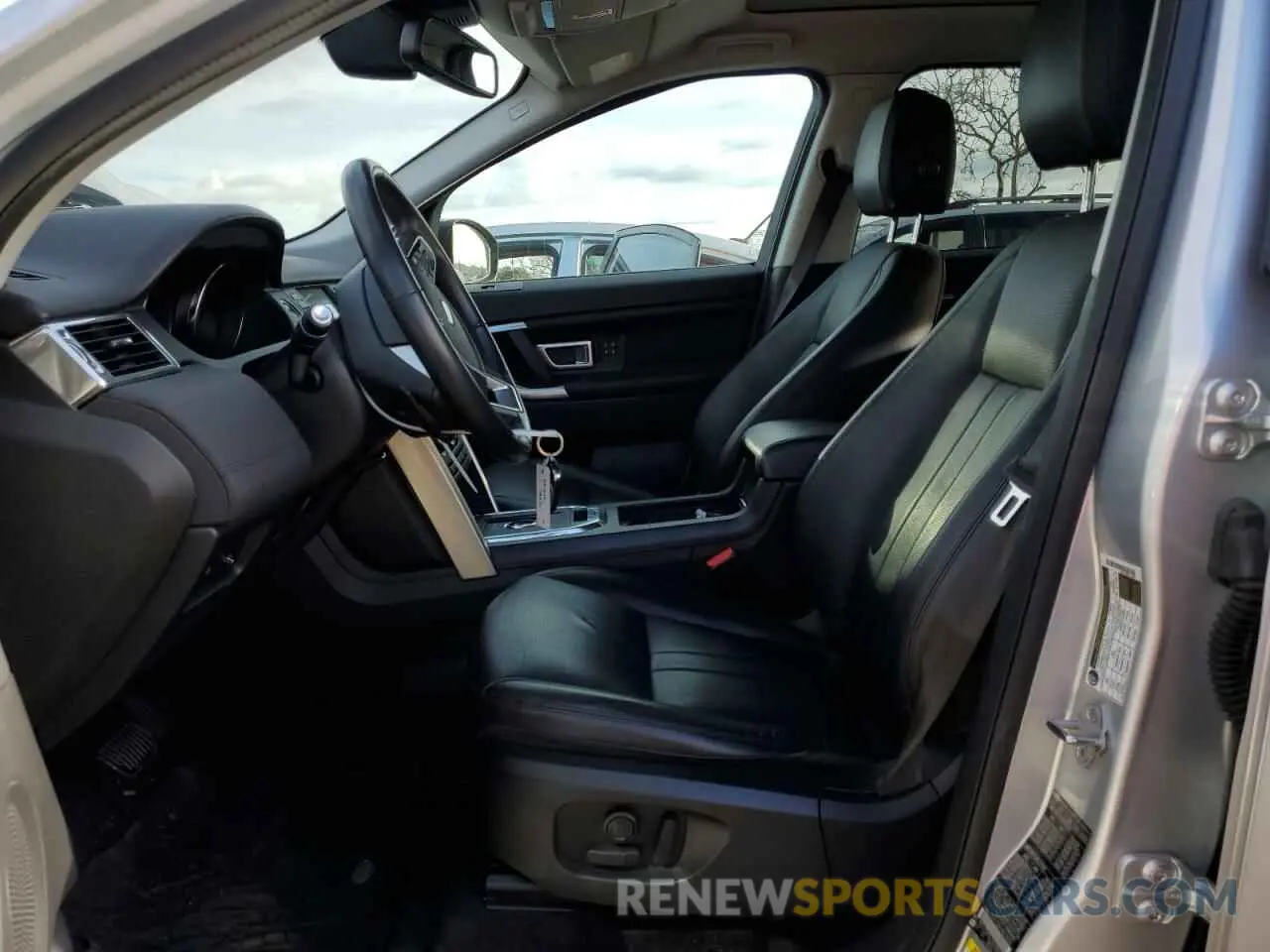 7 Photograph of a damaged car SALCR2FX0KH801608 LAND ROVER DISCOVERY 2019