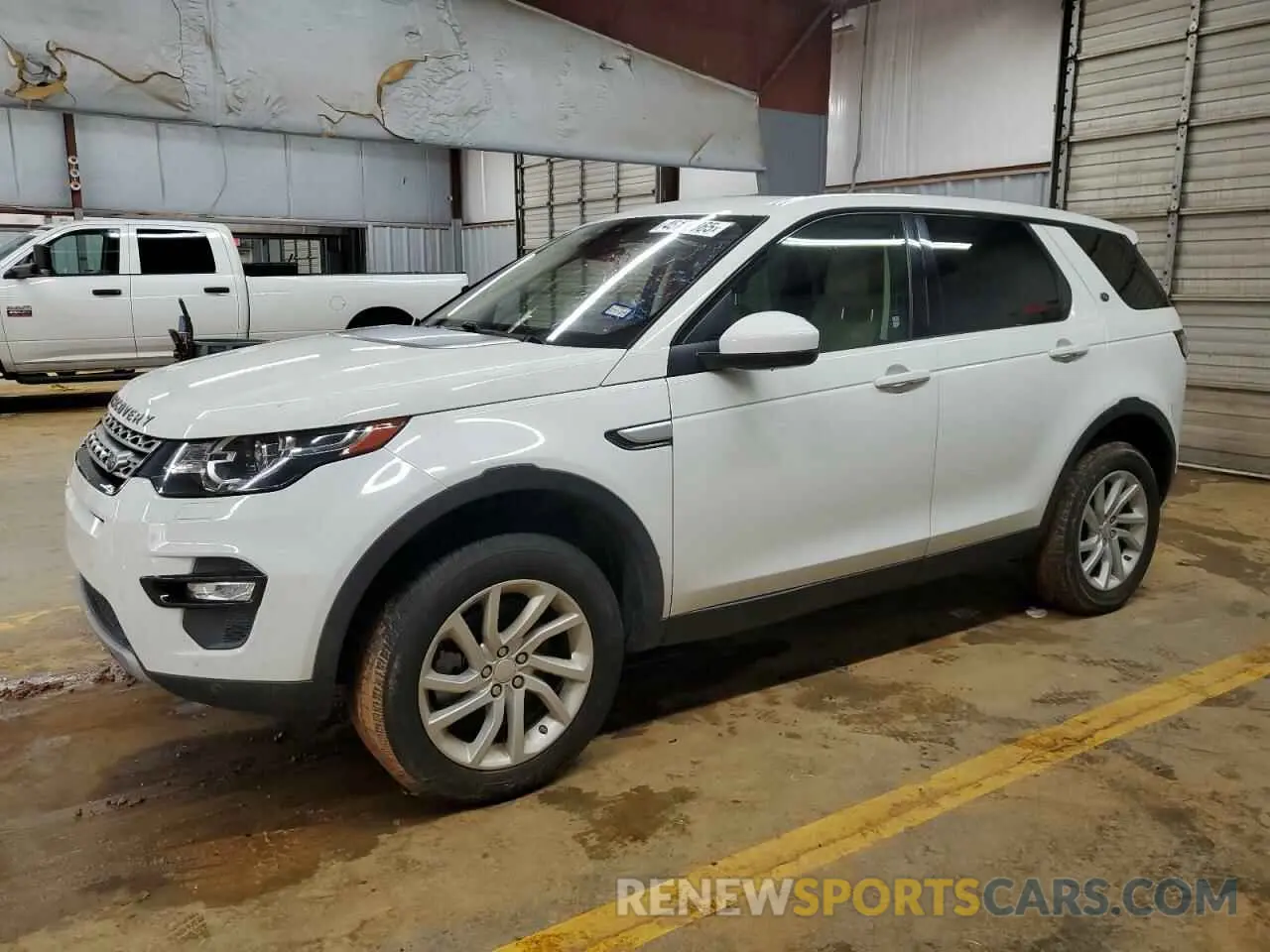 1 Фотография поврежденного автомобиля SALCR2FX5KH784305 LAND ROVER DISCOVERY 2019